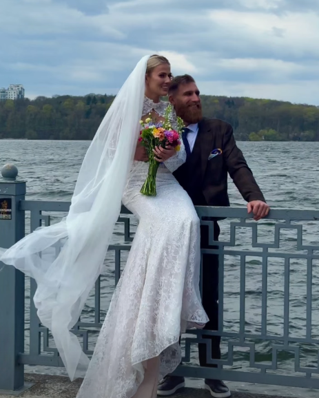 Павло Вишебаба зіграв весілля через 2 тижні після новини про заручини. Фото