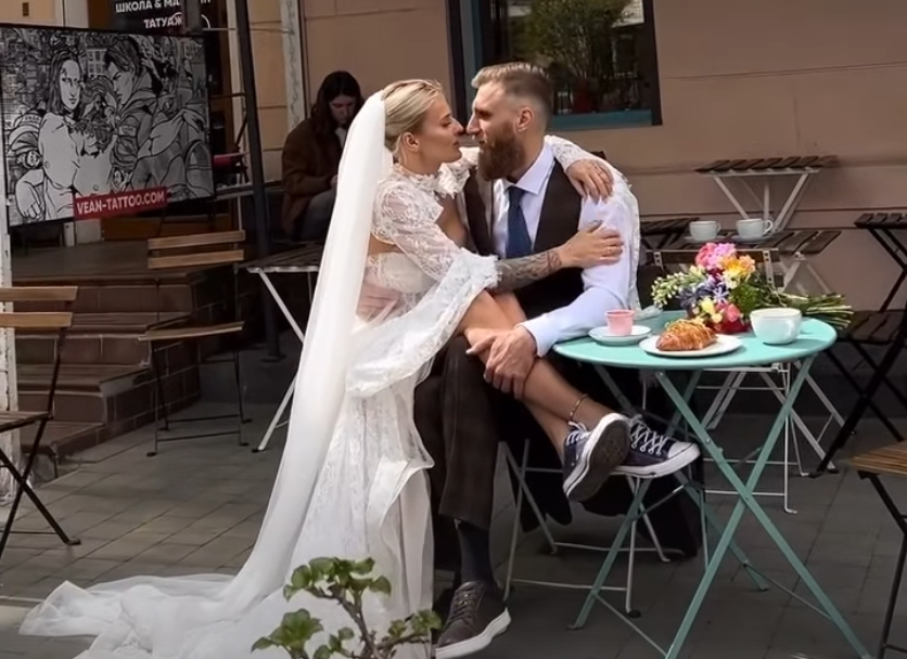 Павло Вишебаба зіграв весілля через 2 тижні після новини про заручини. Фото