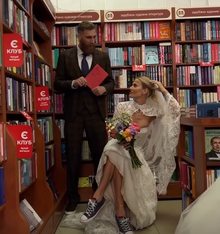 Павло Вишебаба зіграв весілля через 2 тижні після новини про заручини. Фото