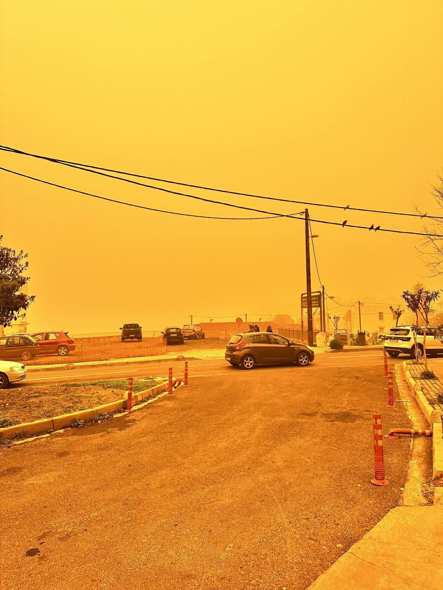 "Апокаліптичні кадри": Крит накрила потужна пилова буря. Фото і відео