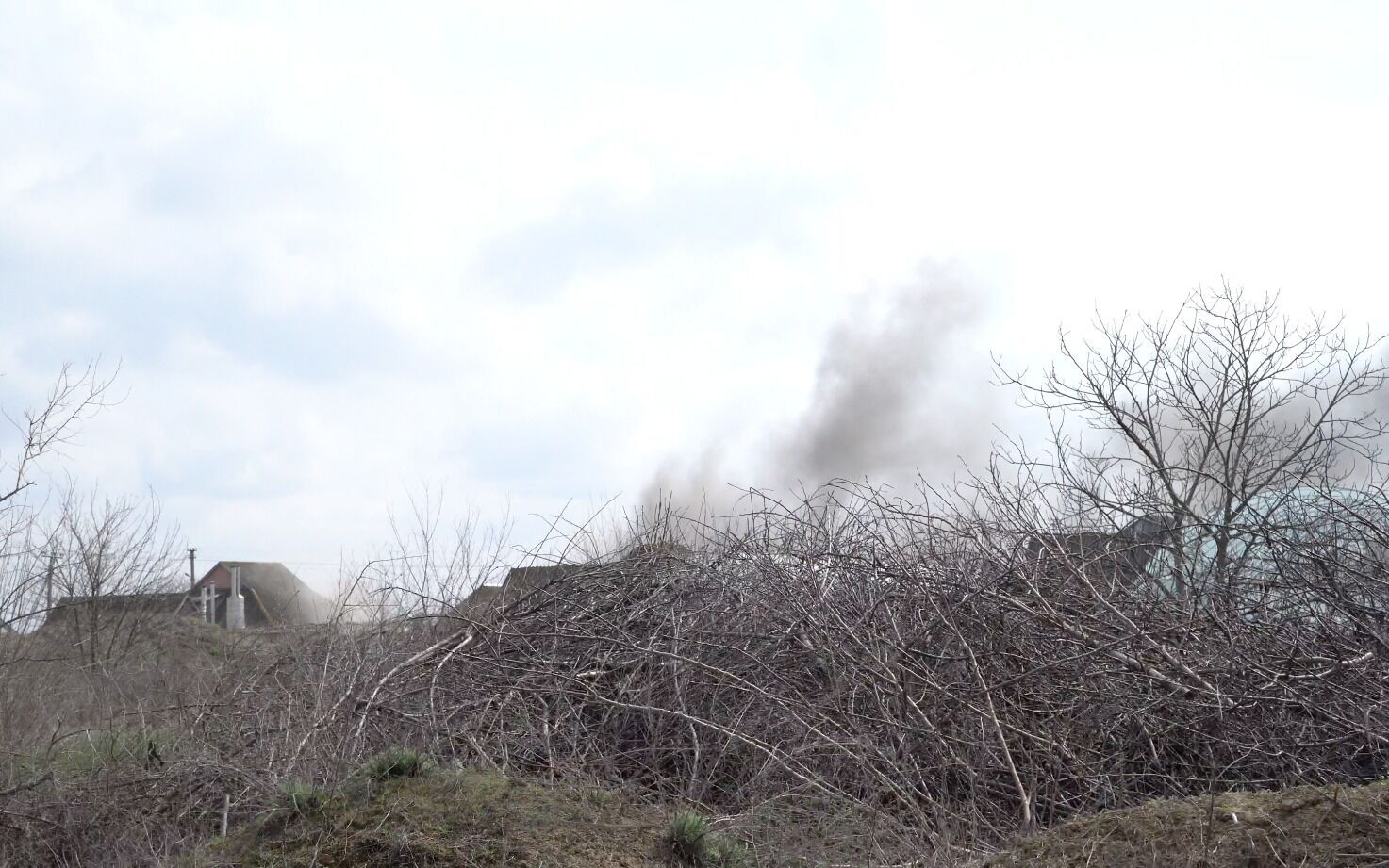 "Спрятаться было некуда, это секунды": украинская съемочная группа попала под минометный обстрел в Днепропетровской области. Фото