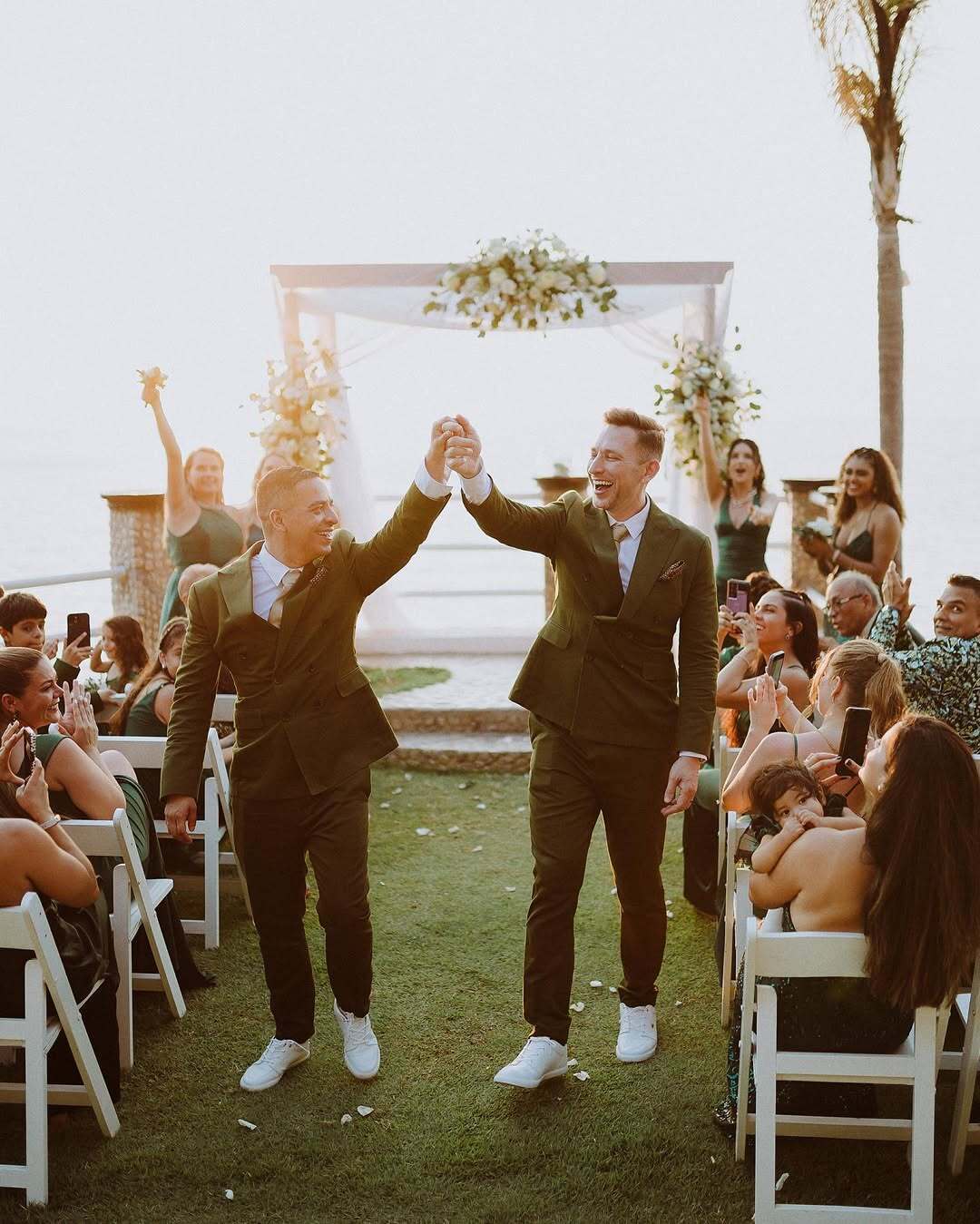 Ексучасник "Холостячки", який зробив камінг-аут після шоу, оголосив, що стане батьком: є нюанс