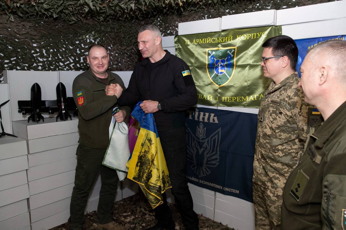 Київ передав ще 3 тисячі БпЛА захисникам України. Фото