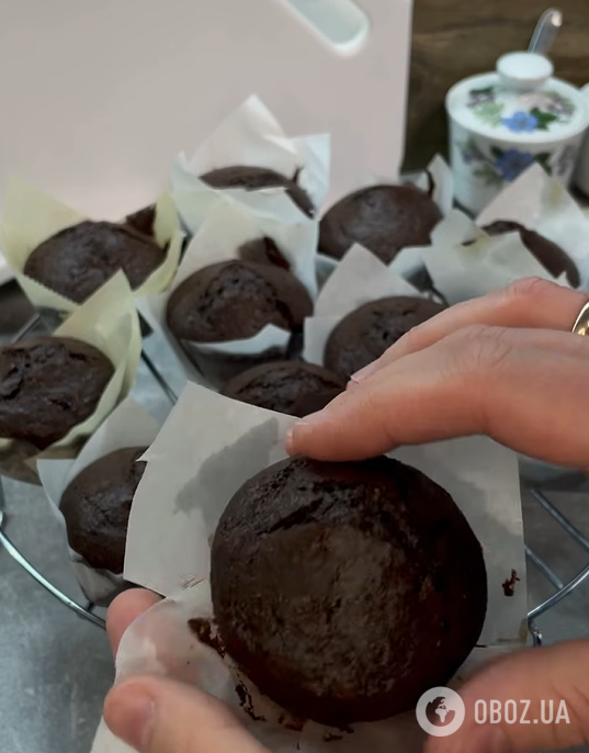 Домашние шоколадно-кокосовые кексы к чаю: из чего приготовить удачное тесто