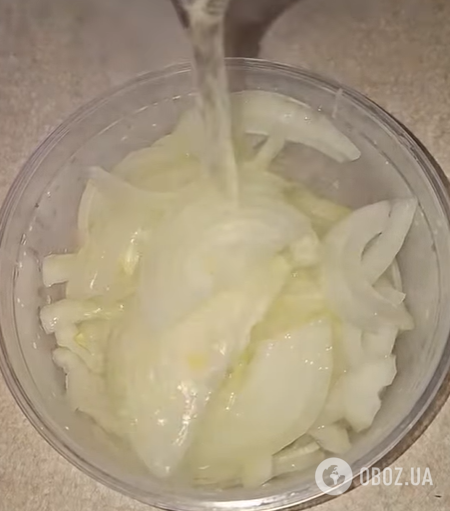 Как вкусно замариновать лук к шашлыку: идея для весеннего пикника