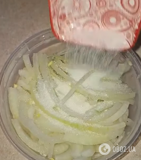 Как вкусно замариновать лук к шашлыку: идея для весеннего пикника