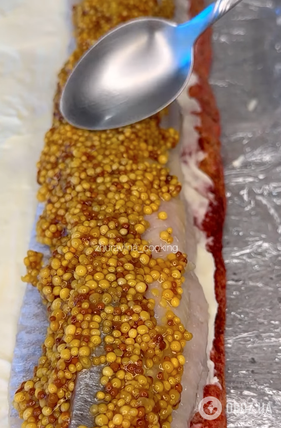 Смачний буряковий рулет з оселедцем для святкового столу: ділимося легким рецептом