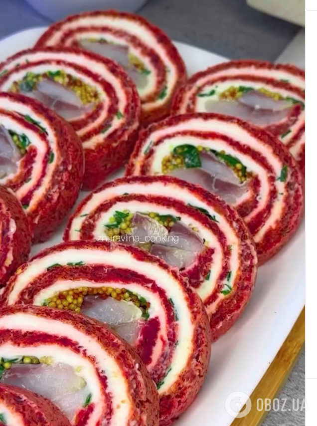 Смачний буряковий рулет з оселедцем для святкового столу: ділимося легким рецептом