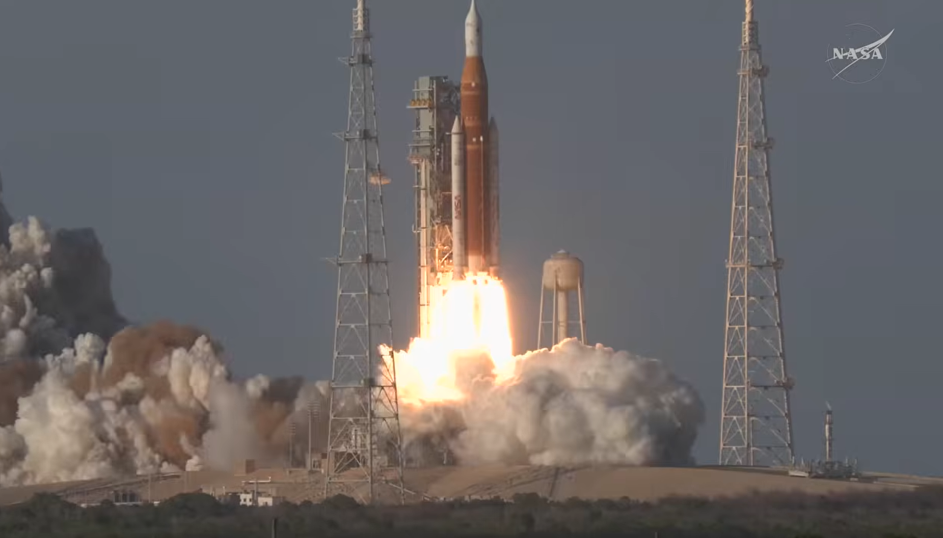 Люди повертаються на Місяць: запуск Artemis 2 пройшов успішно