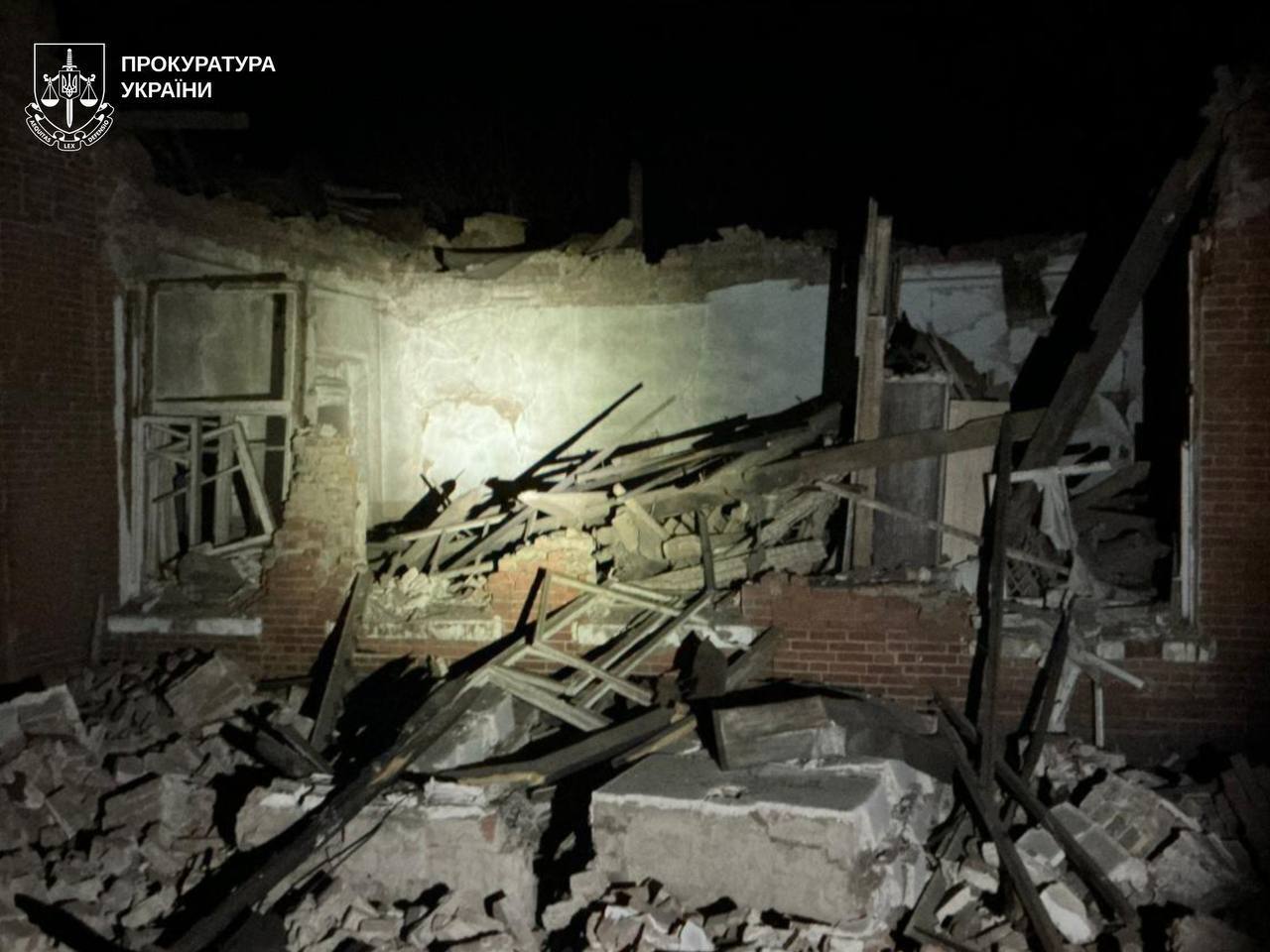 Оккупанты атаковали Великий Бурлук на Харьковщине: пострадали три человека. Фото и видео