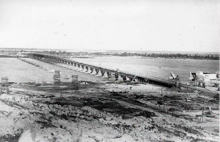 В сети показали, как выглядел последний Наводницкий мост Киева, который разобрали в 1953 году. Архивное фото