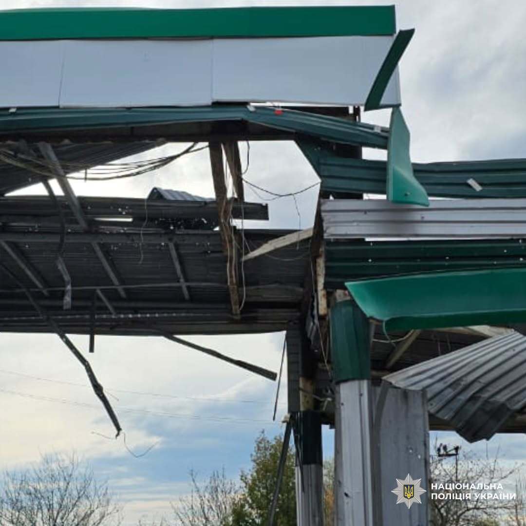 Оккупанты атаковали АЗС на Харьковщине: трое пострадавших, повреждены машины. Фото