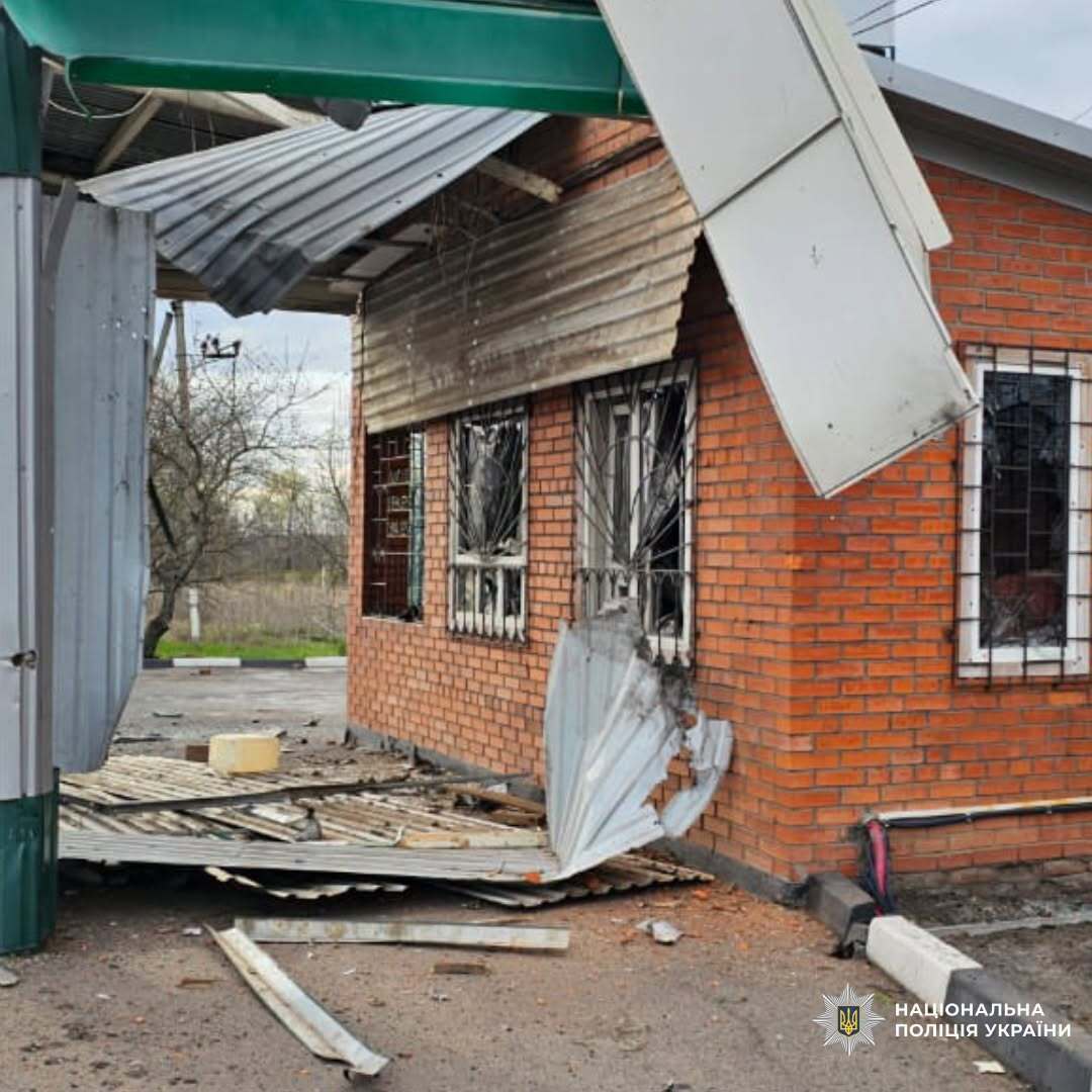 Оккупанты атаковали АЗС на Харьковщине: трое пострадавших, повреждены машины. Фото