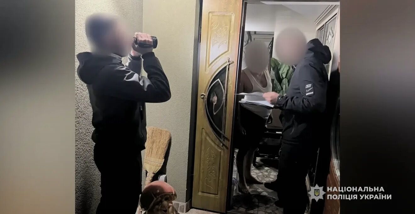 На Львівщині викрили зловмисника, який понад 20 років тримав чоловіка в трудовому рабстві. Фото і відео