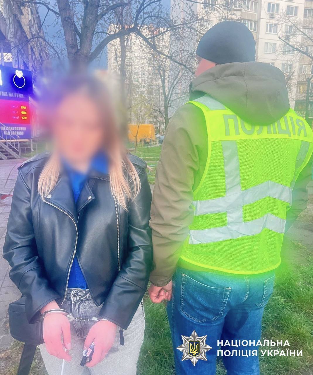 Действовала под видом покупательницы: в Киеве задержали серийную воровку золотых украшений. Фото