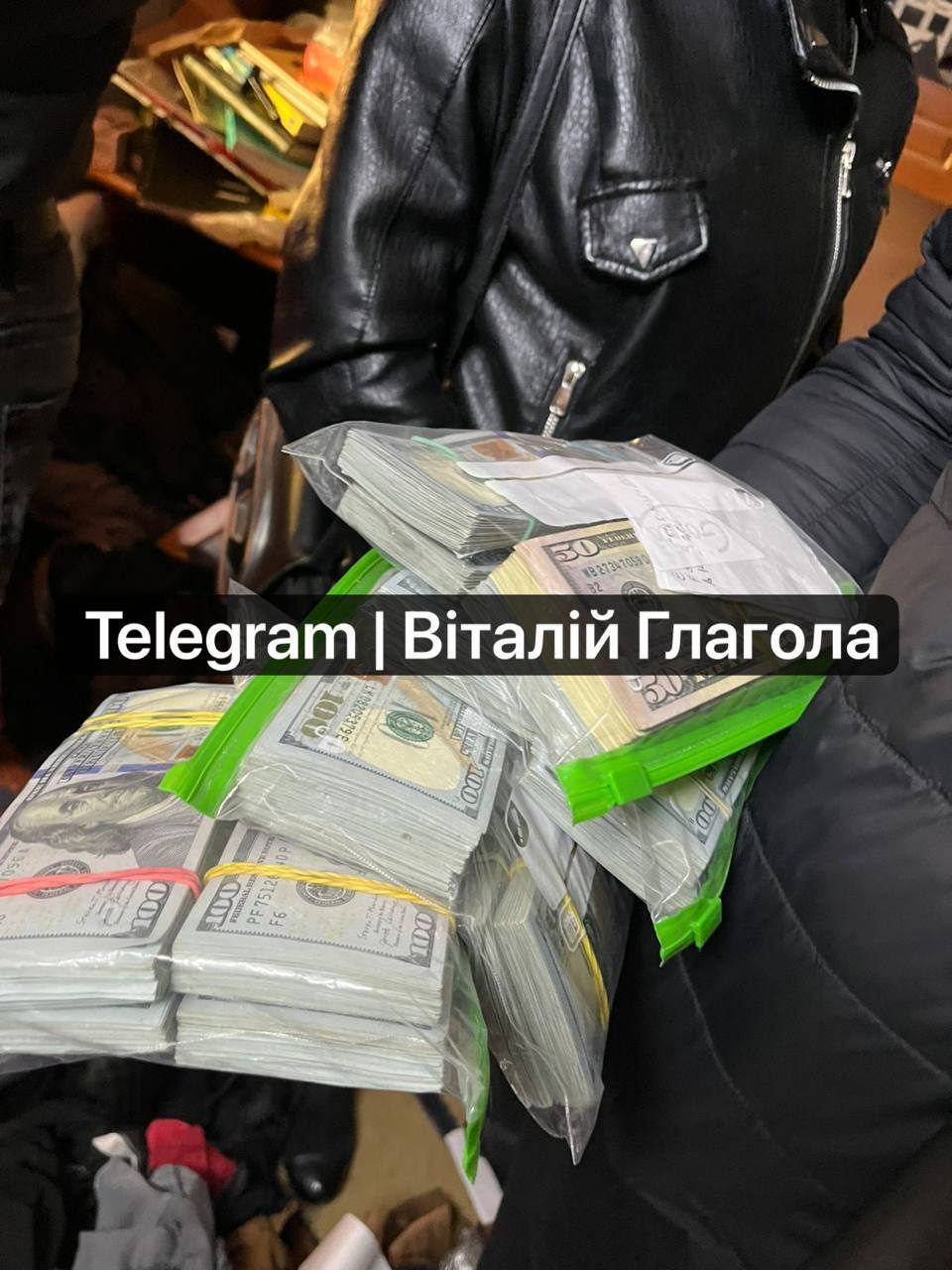 ДБР спіймало на хабарі керівника ВЛК у Берегові: скільки грошей у нього знайшли