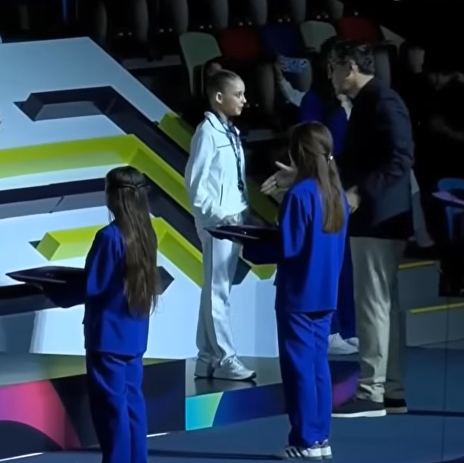 Росіянка, яка виявляла неповагу до України, відзначилася новим хамством на Кубку світу, стоячи з Онофрійчук. Відео