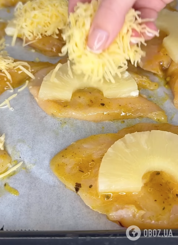 Соковите м'ясо по-французьки з сиром та ананасами: ділимося рецептом страви для святкового столу