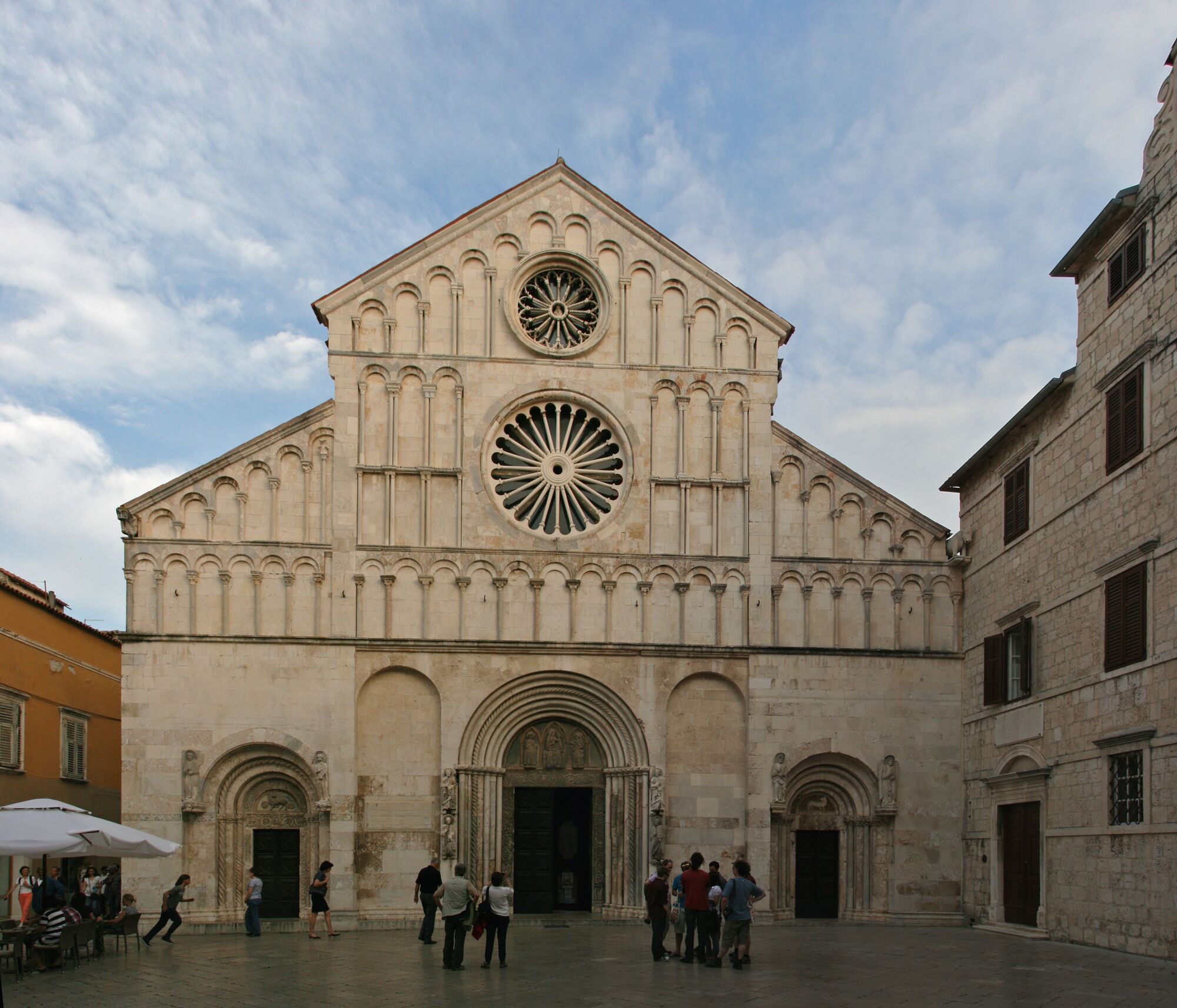 Поєднує історію, культуру і пляжі: де розташоване найкраще приморське місто Європи