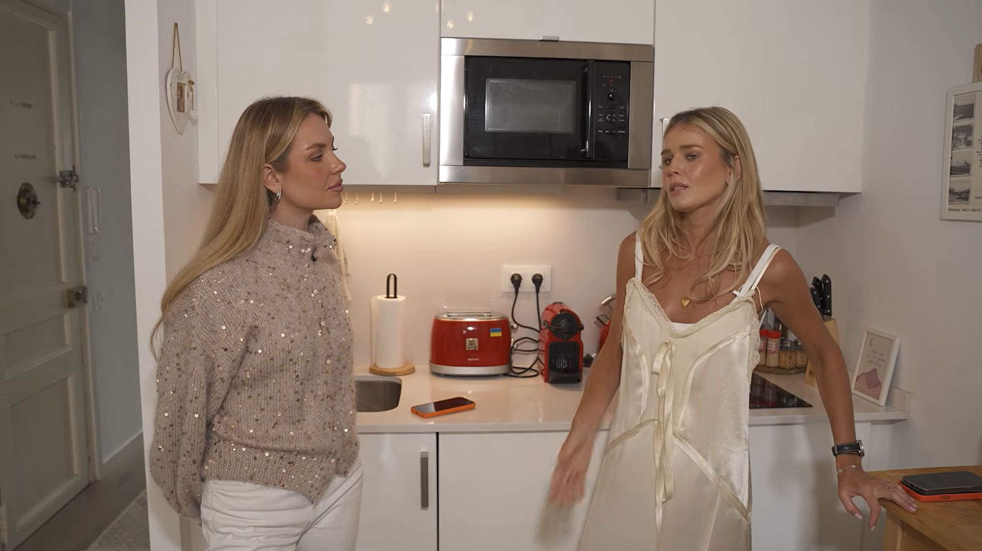 Картины со свалки и "дешевая" аренда: актриса Кузнецова показала, как обустроила свою жизнь после переезда из Украины