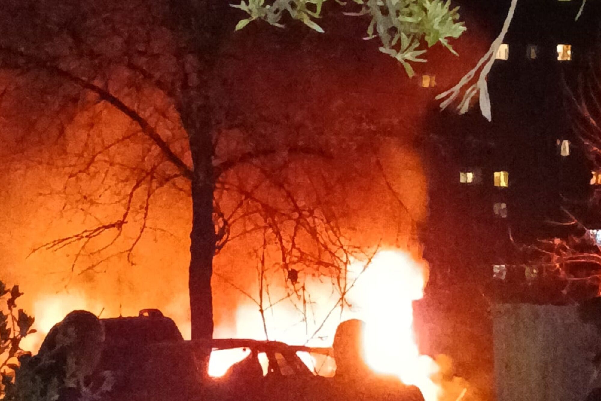 РФ завдала масованого удару по Сумах: пошкоджені багатоповерхівки та лікарня. Фото і відео