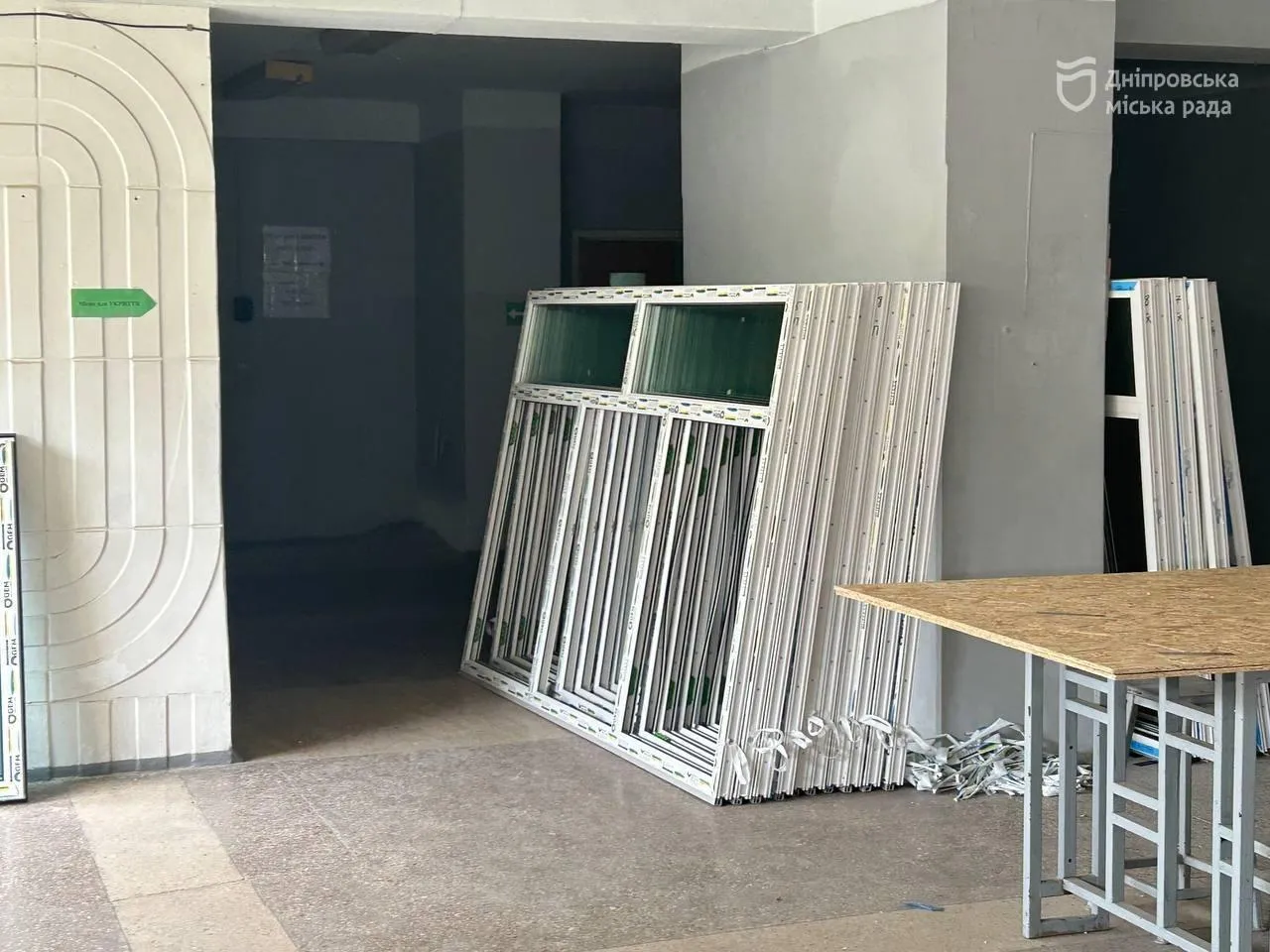 Международное сотрудничество и восстановление после ударов: в Днепре ремонтируют корпус УГУНТ, поврежденный в результате российских обстрелов