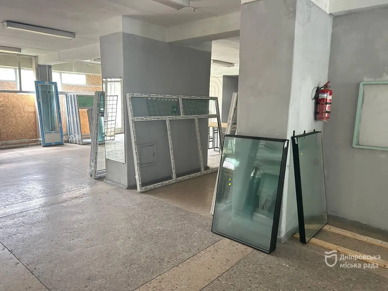 Международное сотрудничество и восстановление после ударов: в Днепре ремонтируют корпус УГУНТ, поврежденный в результате российских обстрелов