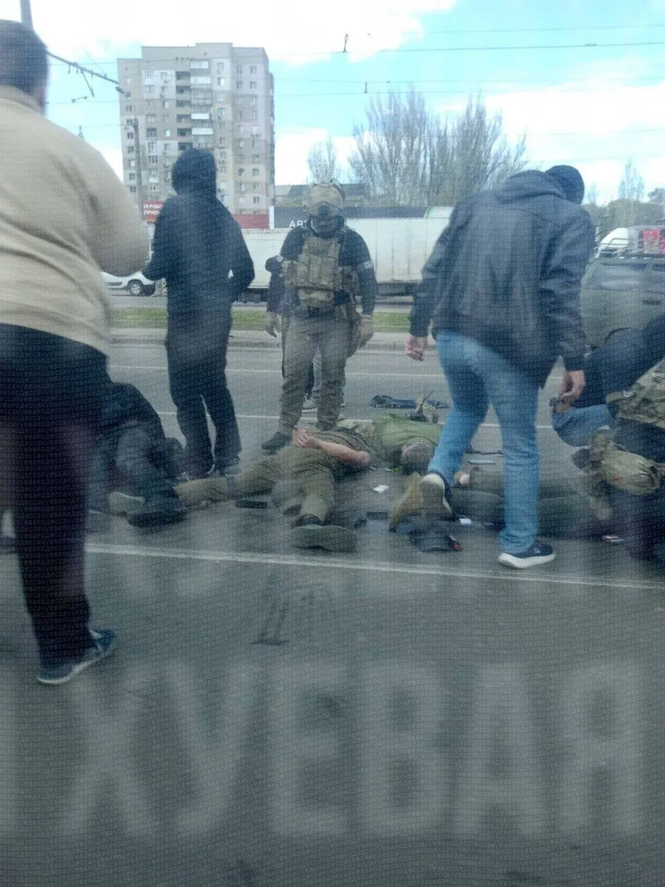 В Одессе сотрудники ТЦК требовали 50 тыс. долларов от мужчины с отсрочкой: девять человек задержали, была погоня и стрельба. Фото и видео