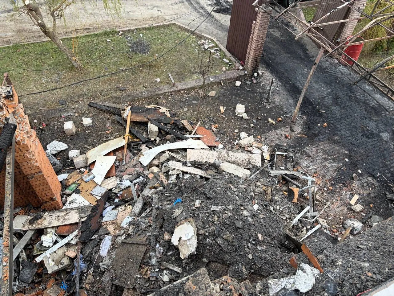 "В один миг остался без всего": советник министра обороны показал, как выглядит его дом после удара "Шахеда". Фото