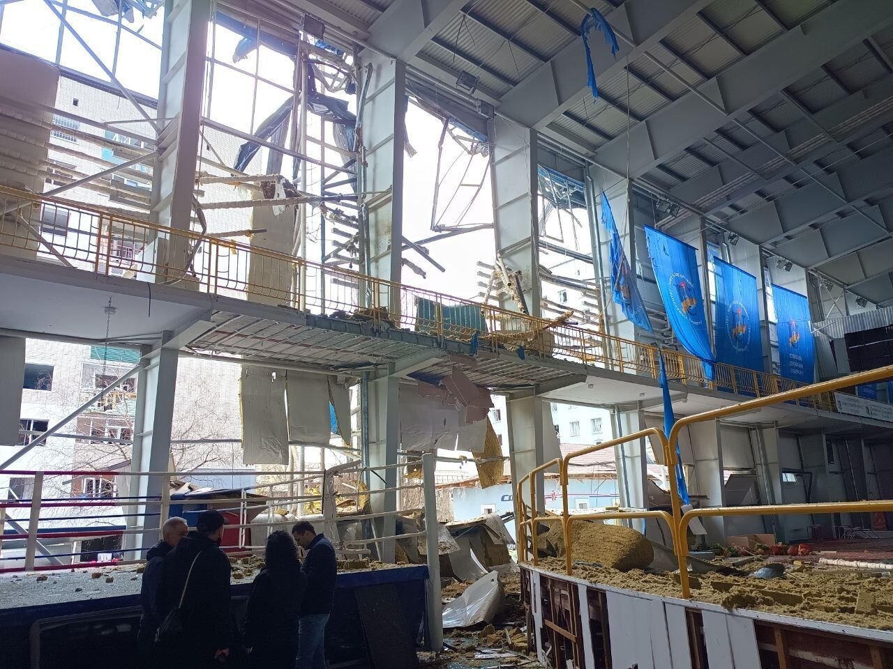 Российские оккупанты разбили лучший легкоатлетический манеж Украины: фото и эмоциональная реакция олимпийских призерок и звезд спорта