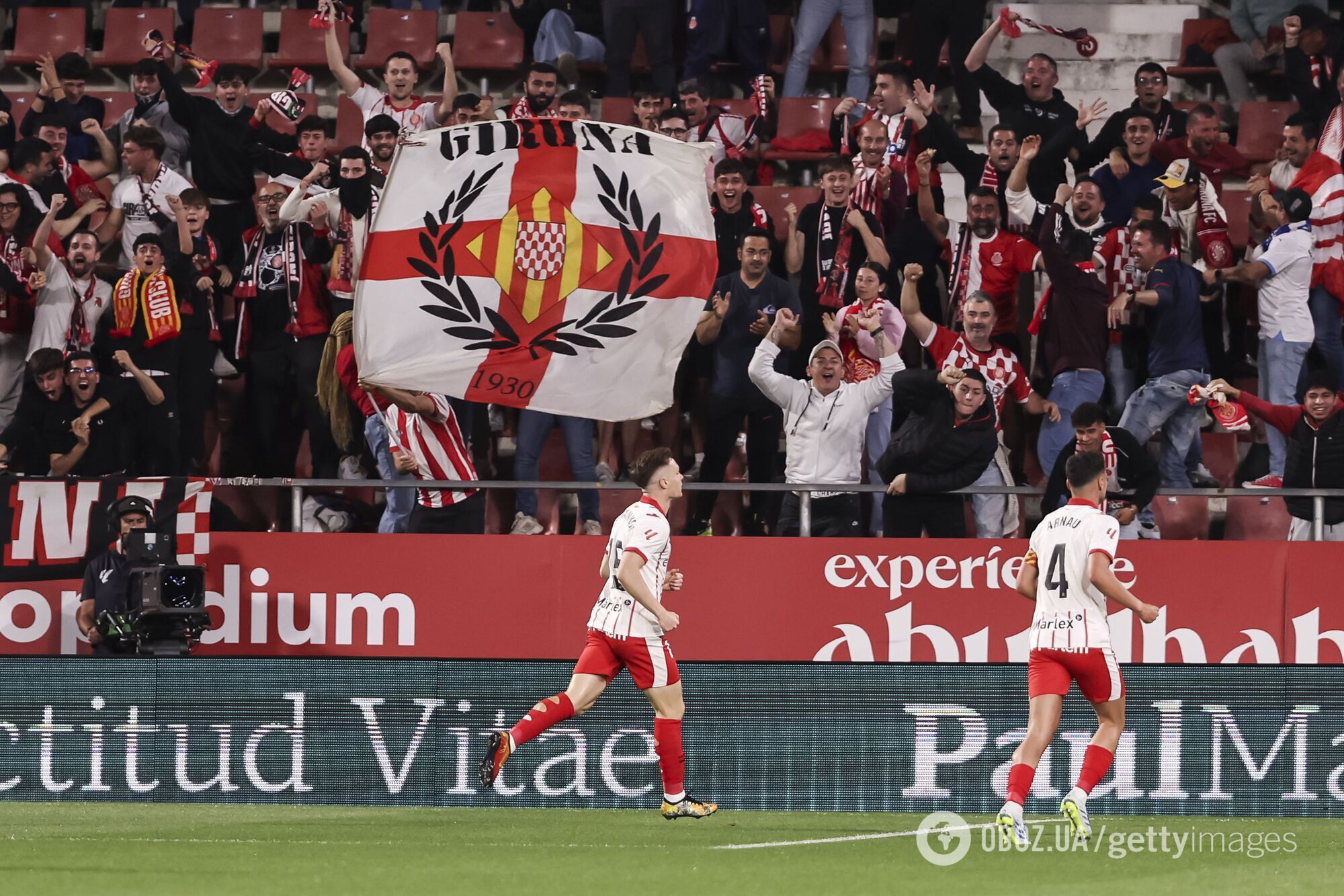 Полный стадион в Испании устроил овации футболисту сборной Украины уже на 7-й минуте матча. Видео