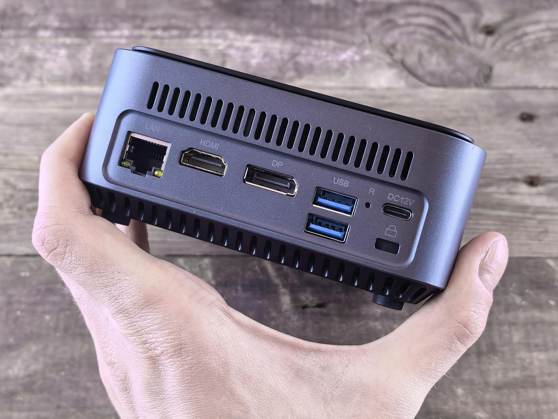 Черный или синий: какой USB порт работает быстрее