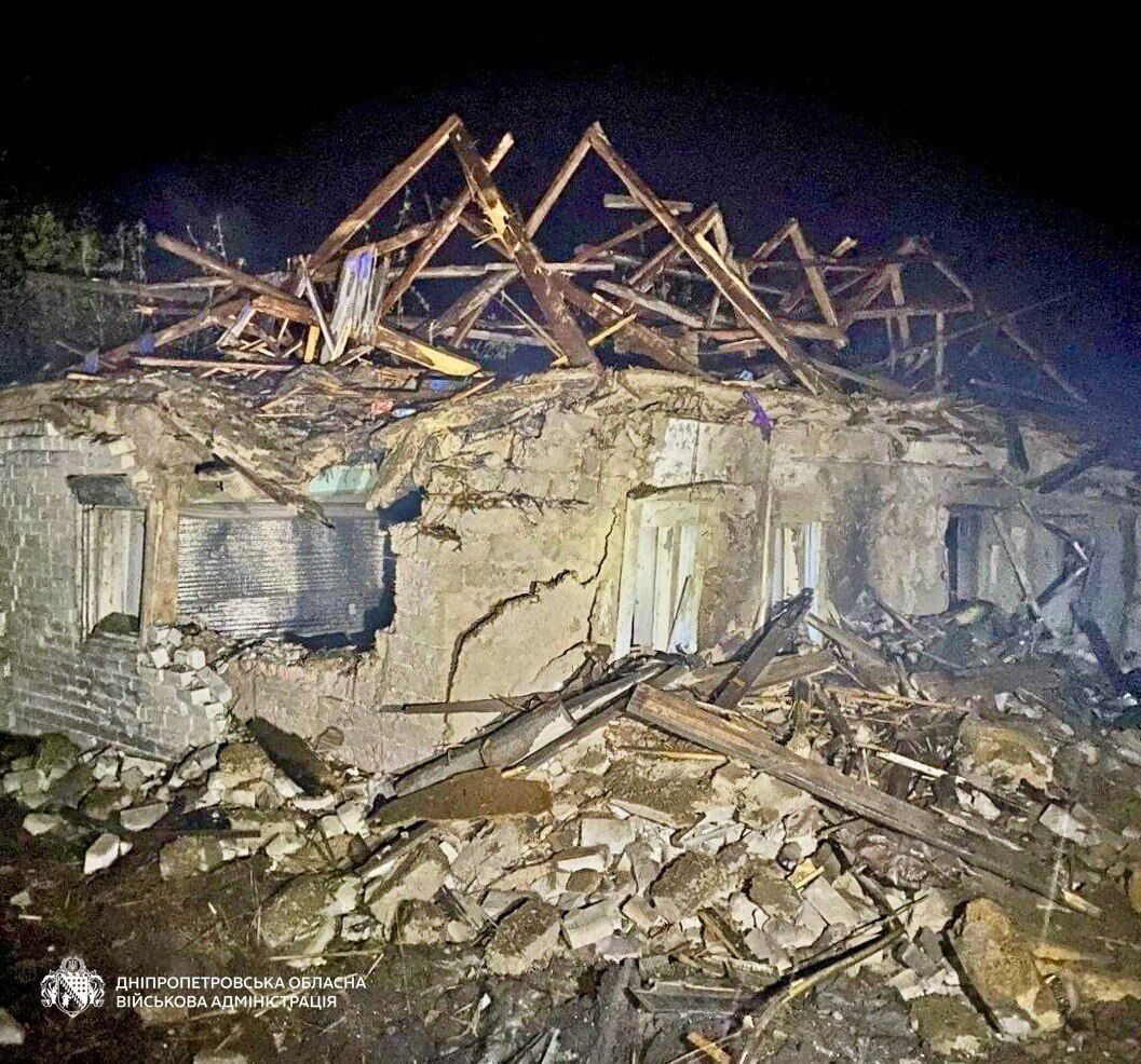 На Днепропетровщине в результате вражеской атаки пострадали четыре человека, произошли пожары. Фото