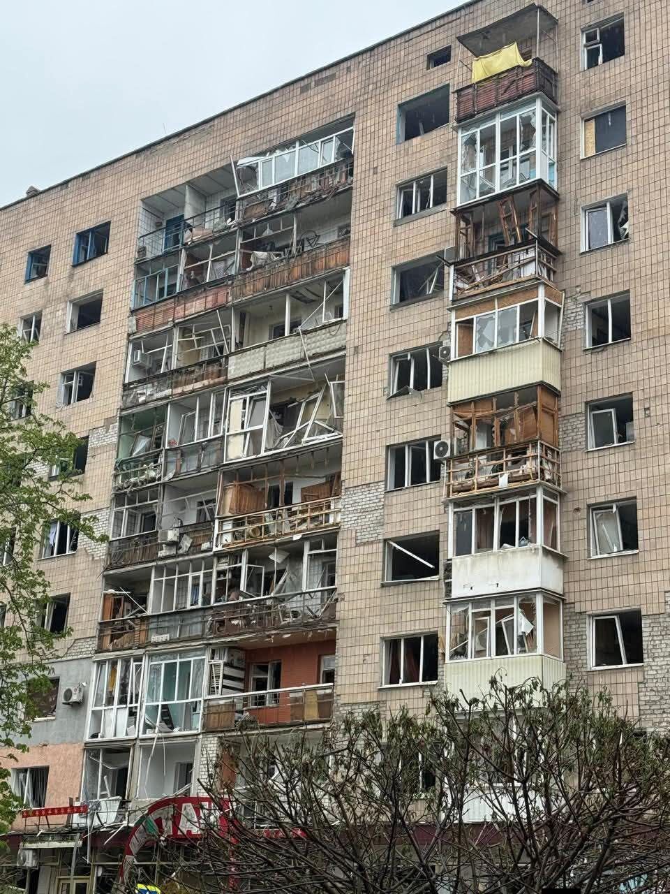 Оккупанты ударили ФАБами по Славянску: разрушено учебное заведение, есть раненые. Видео