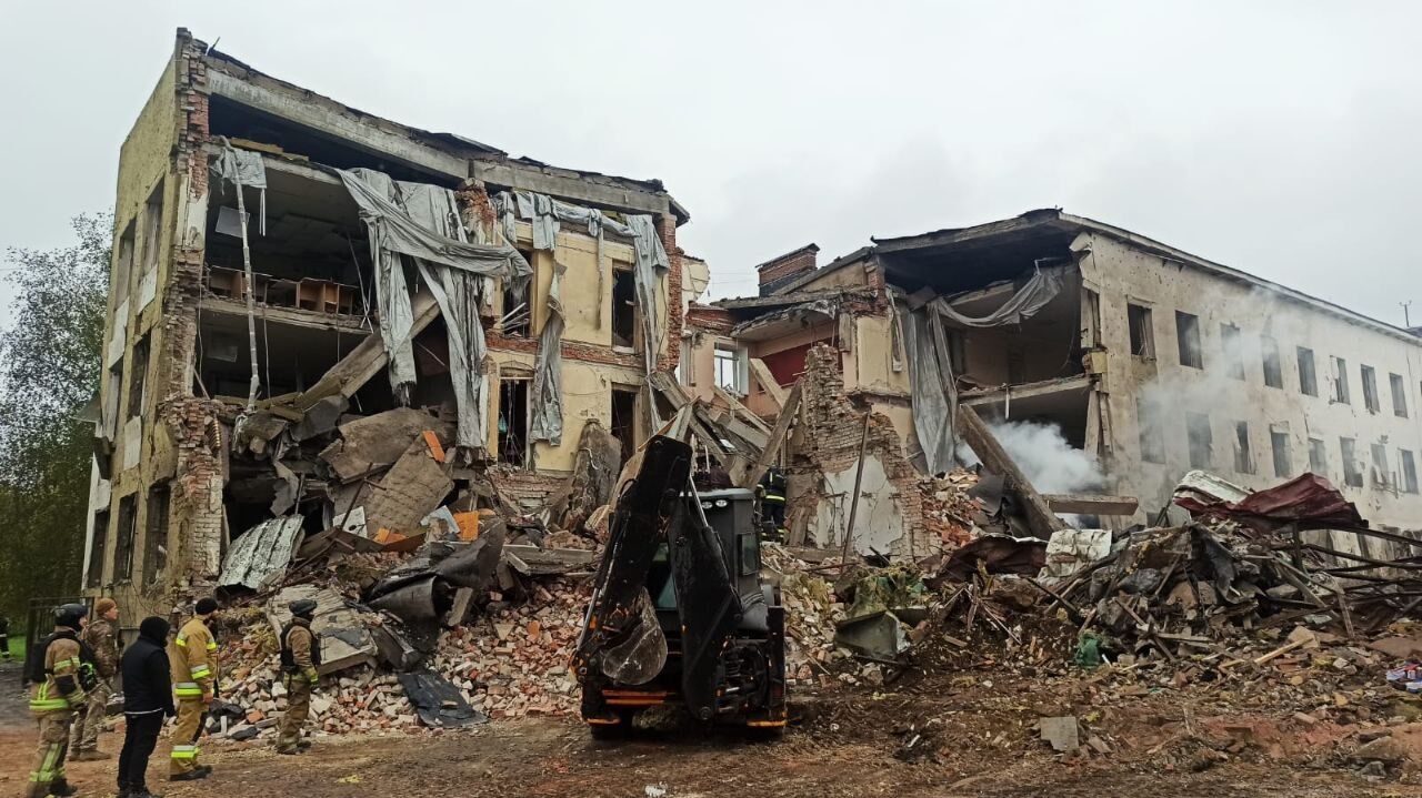 Оккупанты ударили ФАБами по Славянску: разрушено учебное заведение, есть раненые. Видео