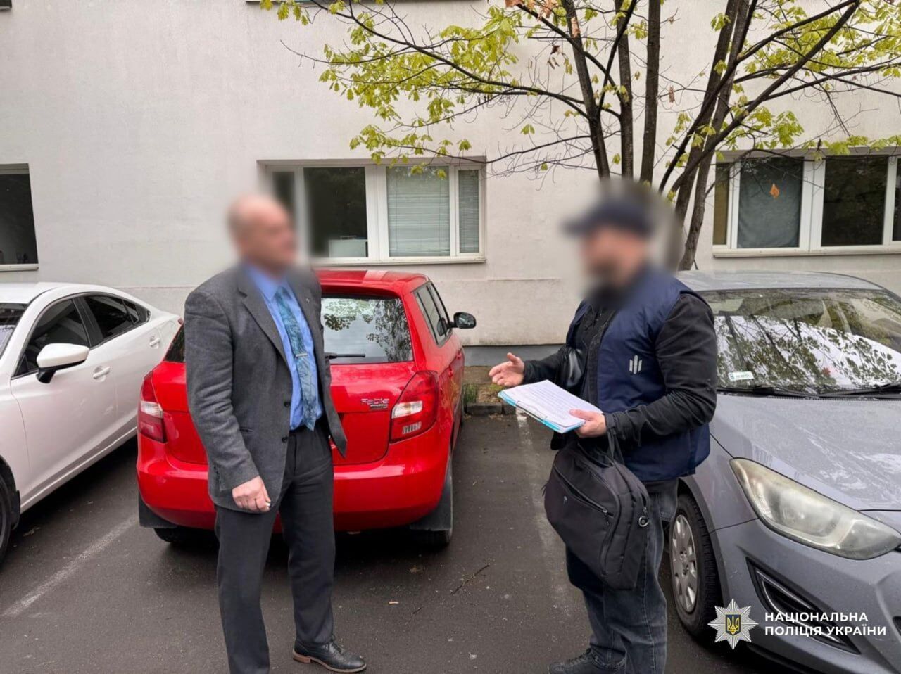 Вилучили 11 млн грн готівки: на Закарпатті затримали голову ВЛК, який оформляв фіктивні відстрочки від мобілізації. Фото