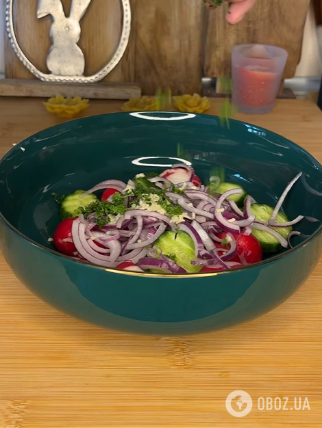 Хрусткий салат із битих огірків та редиски: ідеальна закуска для весняного періоду