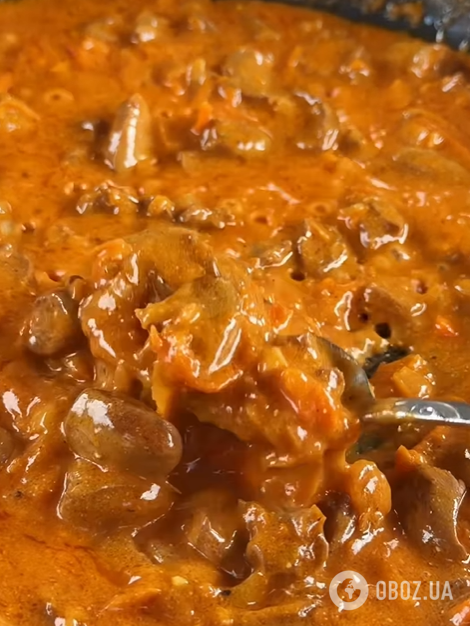 Смачний гуляш з курячих сердечок до картоплі: як приготувати бюджетну страву