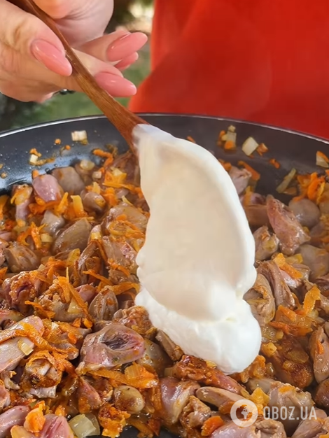 Смачний гуляш з курячих сердечок до картоплі: як приготувати бюджетну страву