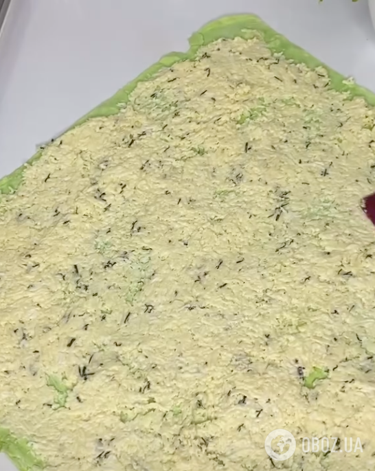 Закусочний рулет із лаваша зі смачною начинкою: рецепт бюджетної закуски для святкового столу