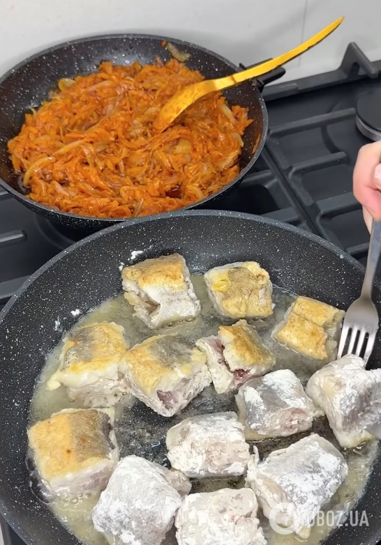 Тушеный хек с овощной зажаркой и томатной пастой: делимся рецептом вкусного блюда для всей семьи