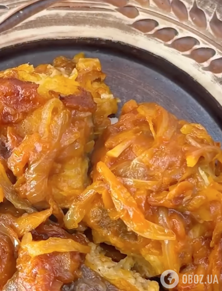 Тушеный хек с овощной зажаркой и томатной пастой: делимся рецептом вкусного блюда для всей семьи