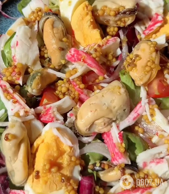 Крабовий салат по-новому з мідіями: ділимося рецептом страви для святкового столу