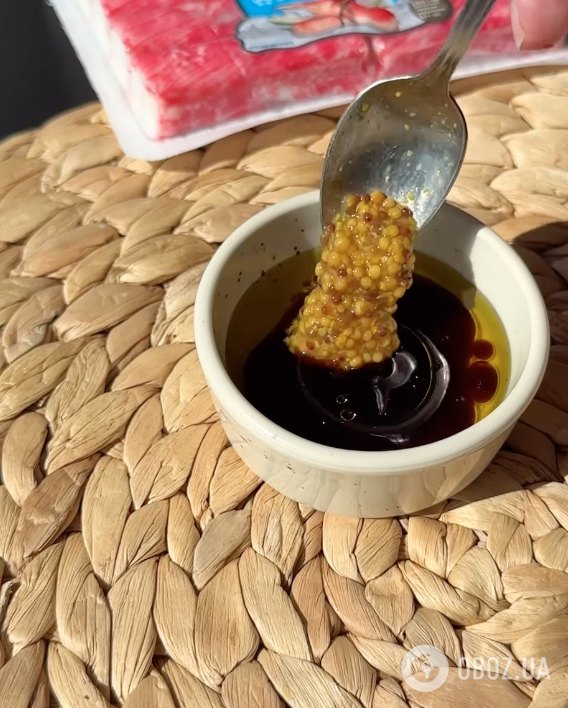 Крабовий салат по-новому з мідіями: ділимося рецептом страви для святкового столу