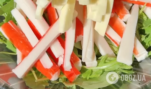 Весняний крабовий салат з оригінальним смаком: ділимося легким рецептом страви для святкового столу