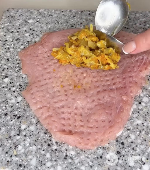 Соковиті м'ясні крученики зі смачною начинкою: ділимося рецептом страви для всієї родини