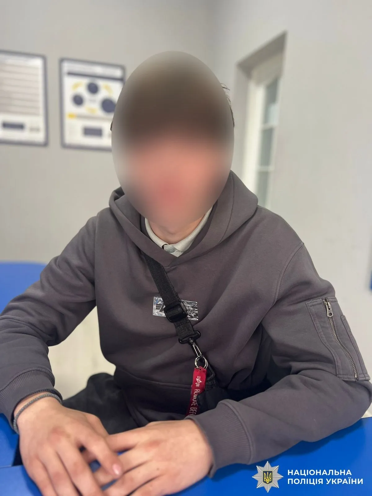 В Виннице задержали 16-летнего юношу, который стрелял в мужчину: у него изъяли пистолет. Фото, видео