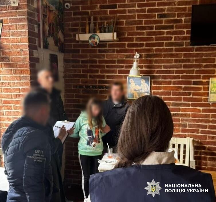 На Волині мати продала шестирічного сина за 25 тис. доларів: зловмисницю затримали. Фото