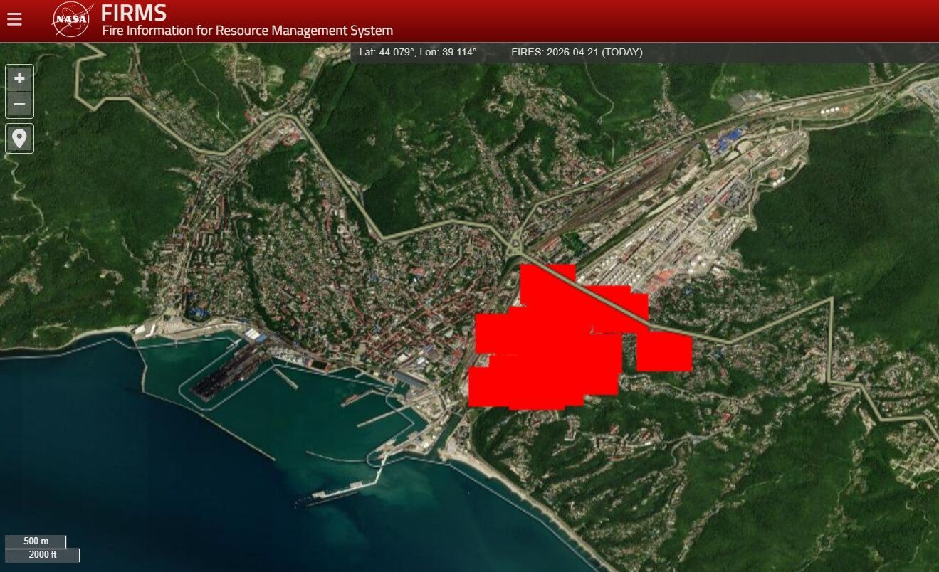 Дым растянулся более чем на 300 км: в российском Туапсе продолжает гореть НПЗ. Фото и видео