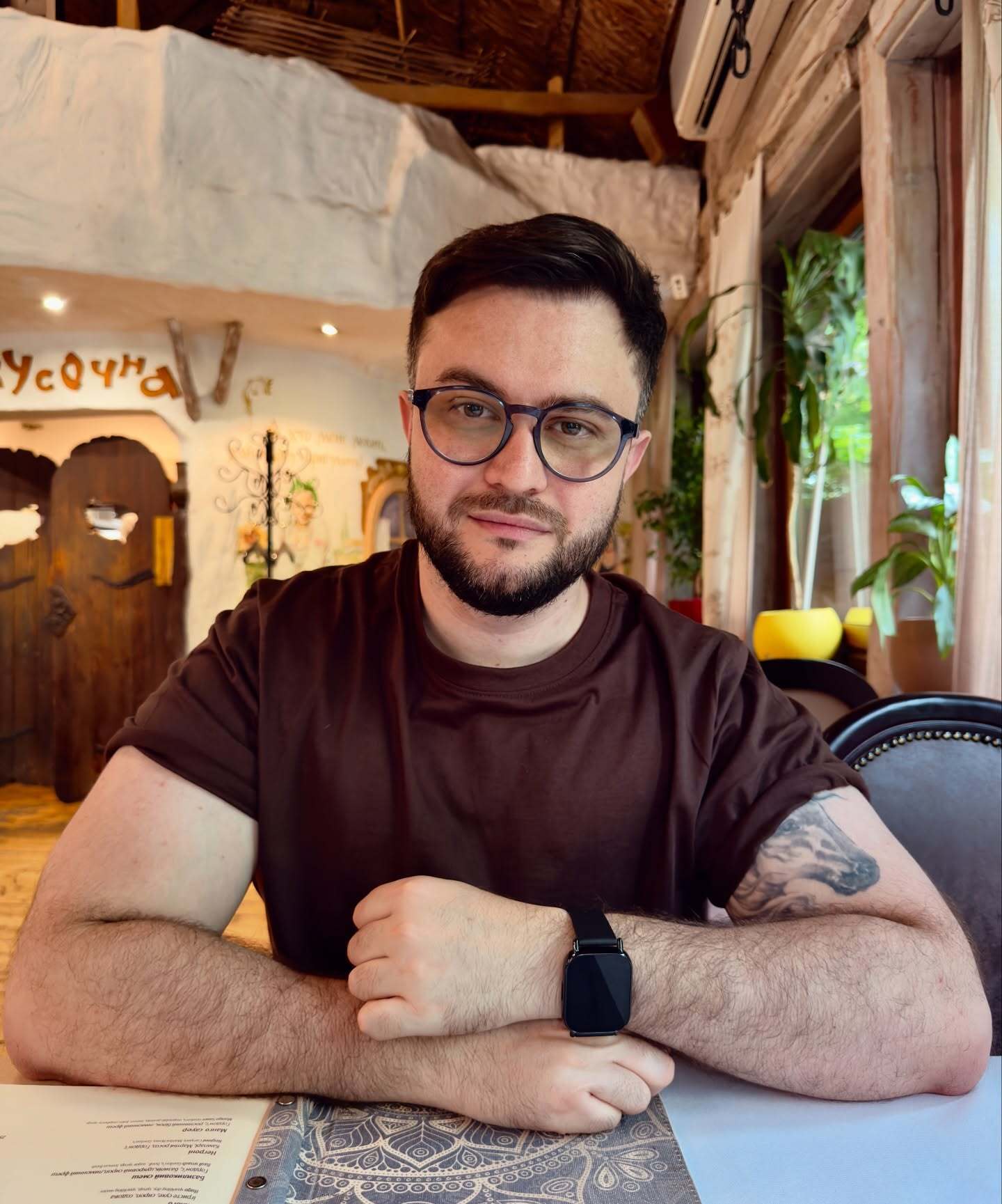 "Холодно і сиро". Як живе блогер-пліткар Беспалов після раптової мобілізації. Нові фото